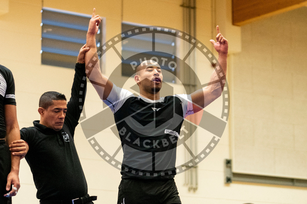 20231118PBB13928 | Fighters compete during the AJP Tour 600 Frankfurt Championship in Frankfurt/Main, Germany, on November 18, 2023.