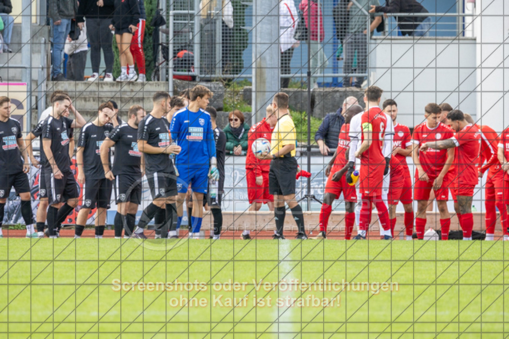 20250928_150055_0002 | #,1.FC Donzdorf (rot) vs. SV Ebersbach (schwarz), Fußball, Bezirksliga - Bezirk Neckar/Fils, 06. Spieltag, Saison 2025/2026, Rasenplatz Lautertal Stadion, Süßener Straße 16, 73072 Donzdorf, 28.09.2025 - 15:00 Uhr,Foto: PhotoPeet-Sportfotografie/Peter Harich