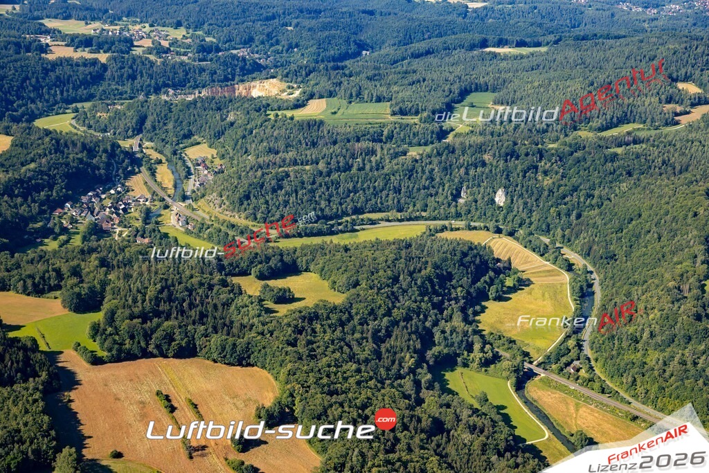 Das Luftbild zeigt : Enzendorf Hartenstein - Die Luftaufnahme wurde 2024 vom UL-Flugzeug aus erstellt ( keine Drohne ) - Hochauflösende Luftaufnahme - Für grossformatige Ausdrucke geeignet. Die Geschenkidee !Mit Lizenz und Bildrechte bestellbar