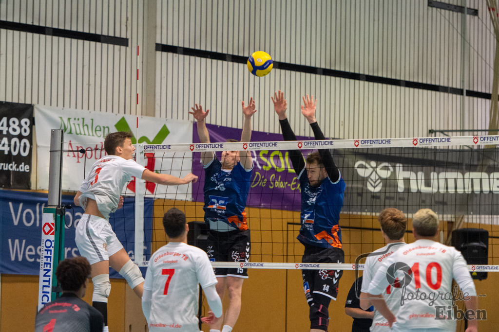 VSG Ammerland-Oldenburger TB | Regionalliga; VSG Ammerland (blau)-Oldenburger TB (weiß) am 18.01.2025 in Bad Zwischenahn (Sporthalle Schilldestraße ), Photo: Philip Eiben 2025 - Realisiert mit Pictrs.com