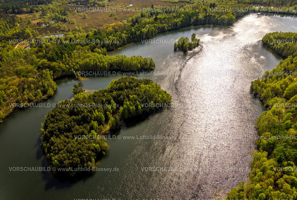 Brueggen240403198DiergartscherSeeSchwalm | Luftbild, Diergartscher See Naturschutzgebiet NSG Elmpter Schwalmbruch, Mischwald und Insel im See, Auenlandschaft an der deutsch-niederländischen Grenze, Oebel, Brüggen, Niederrhein, Nordrhein-Westfalen, Deutschland