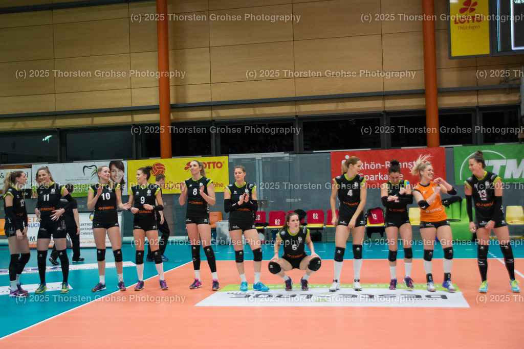 VBL VFB SUHL vs. LADIES IN BLACK AACHEN | Ladys in Black stellen sich vorl; VBL VFB SUHL vs. LADIES IN BLACK AACHEN, Volleyball-Bundesliga Frauen am 03.02.2018 in der Multihalle in Meiningen, (Deutschland) - Realisiert mit Pictrs.com