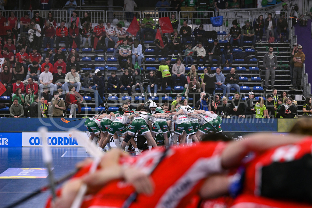 SV Wiler-Ersigen vs Floorball Köniz - 15. April 2023 | SV Wiler-Ersigen vs Floorball Köniz
Stimo Arena, Kloten
SV Wiler-Ersigen bei der Goaliebeschwörung.
Bild: Sportfotografie Markus Aeschimann | www.markus-aeschimann.ch - Realisiert mit Pictrs.com