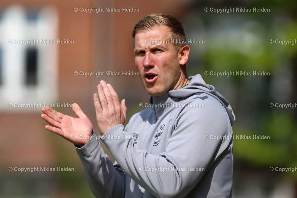 NH_HEBC_ETSVHamburg_OberligaHamburg_10052026 | Jan-Philipp Rose (Trainer, ETSV Hamburg)Fußball I Herren I Gamesright Oberliga Hamburg I Saison 2025-2026 I 33. Spieltag I HEBC - ETSV Hamburg I 10.05.2026 I Reinmüllersportplatz
