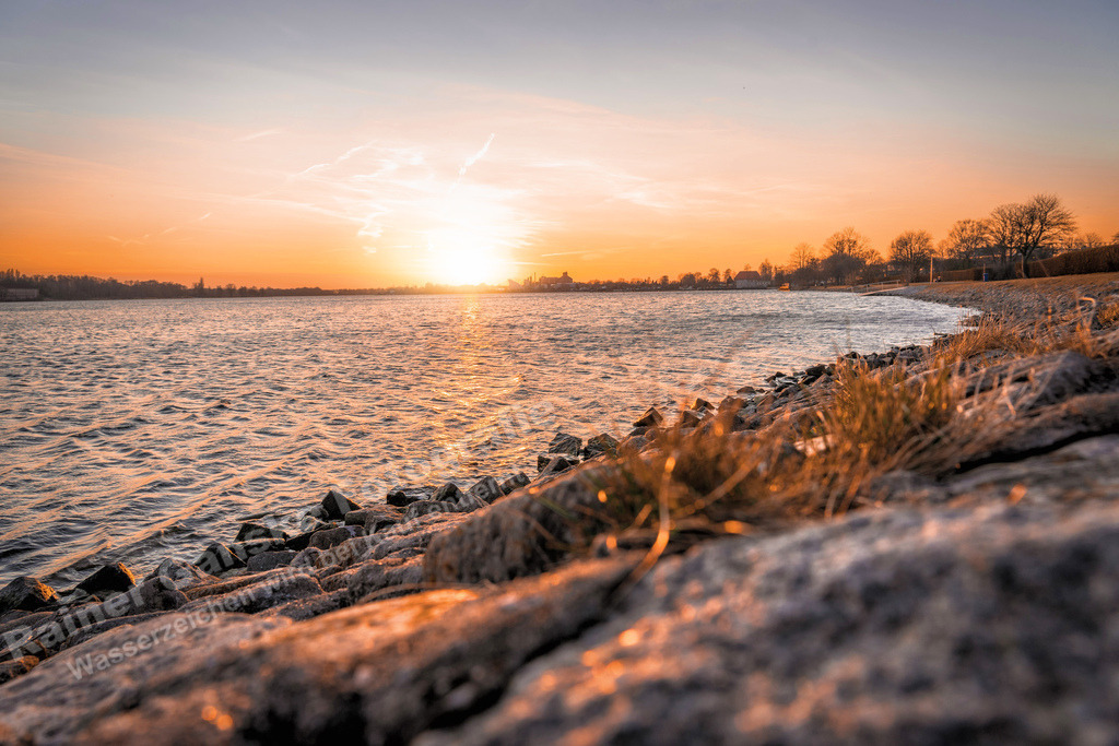 082 Wilhelmshaven sonstiges am Wasser - 11-03-2022 -R Ganske Kopie | Onlineshop mit Bildern von Stränden, Häfen und Meer. Leinwände, Poster, Kalender und andere Materialien erhältlich. Kommerzielle Lizenzen möglich.  - Realisiert mit Pictrs.com