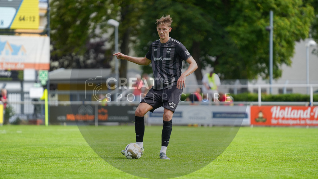 Fußball, Herren, Saison 2025/2026, Regionalliga Nordost, 2. Spieltag, FSV 63 Luckenwalde vs. Chemnitzer FC, Samstag 02.08.2025, Werner-Seelenbinder-Stadion Luckenwalde | Fußball, Herren, Saison 2025/2026, Regionalliga Nordost, 2. Spieltag, FSV 63 Luckenwalde vs. Chemnitzer FC, Samstag 02.08.2025, Werner-Seelenbinder-Stadion Luckenwalde, Im Bild: Felix Müller (Chemnitz) - Realisiert mit Pictrs.com