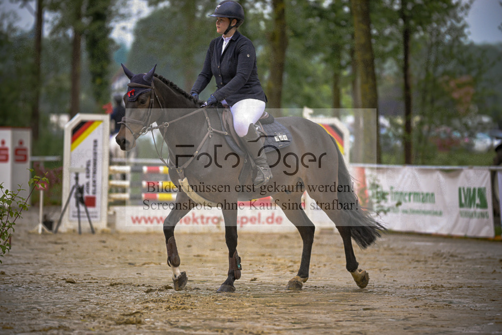 20240505-DOS_6995 | Entdecke hochwertige Reitturnierfotos von Foto Oger. Professionell, emotional und authentisch – jetzt Lieblingsmomente im Shop bestellen.Deutschlandweite Turnierfotografie. - Realisiert mit Pictrs.com