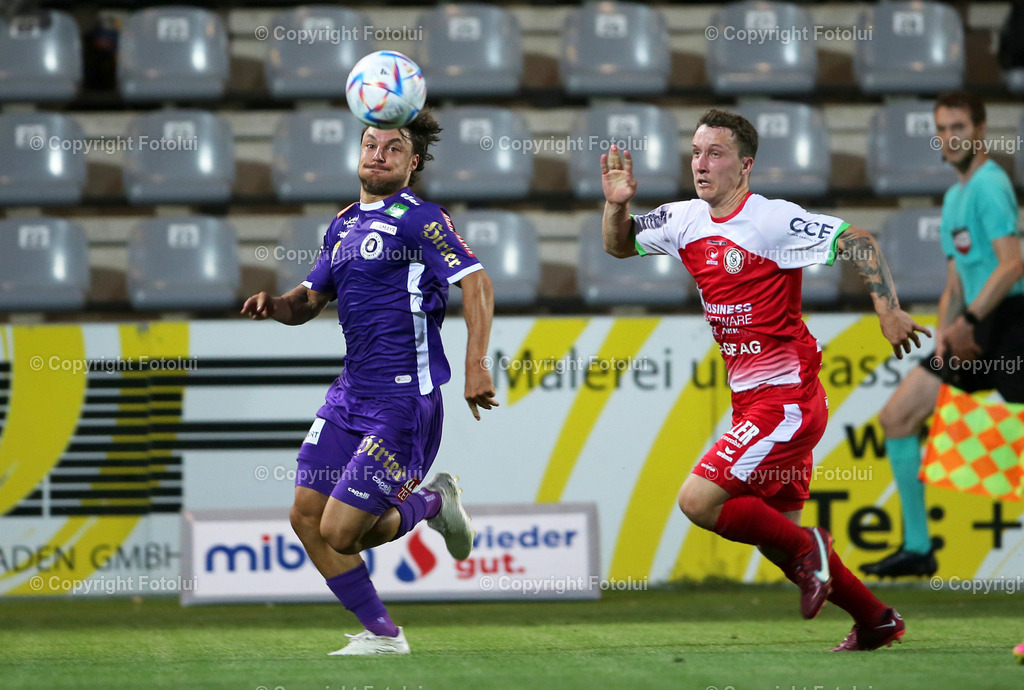 A_LUI_220723_07 | 1.RUNDE UNIQA OEFB CUP SK VORWAERTS STEYR-AUSTRIA KLAGENFURT 22.07.2023 IM BILD: SIMON STRAUDI  (KLAGENFURT) UND ALVARO SUAREZ COLLAZO(VORWAERTS STEYR) FOTO:FOTOLUI/MW