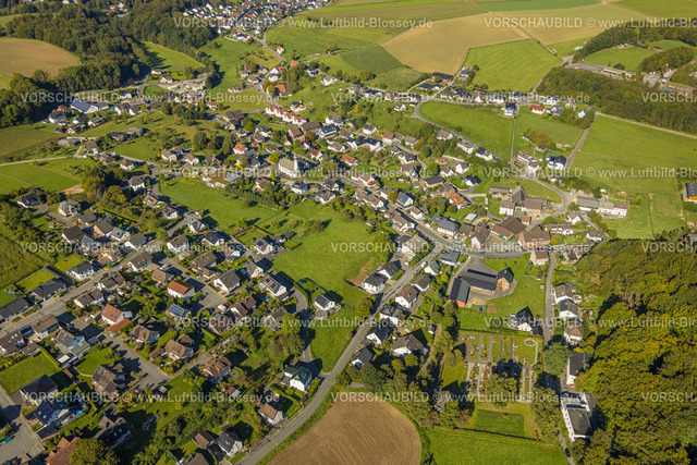 Balve230907716 | Luftbild, Ortsansicht mit kath. St. Nikolaus-Kirche, Beckum, Balve, Sauerland, Nordrhein-Westfalen, Deutschland