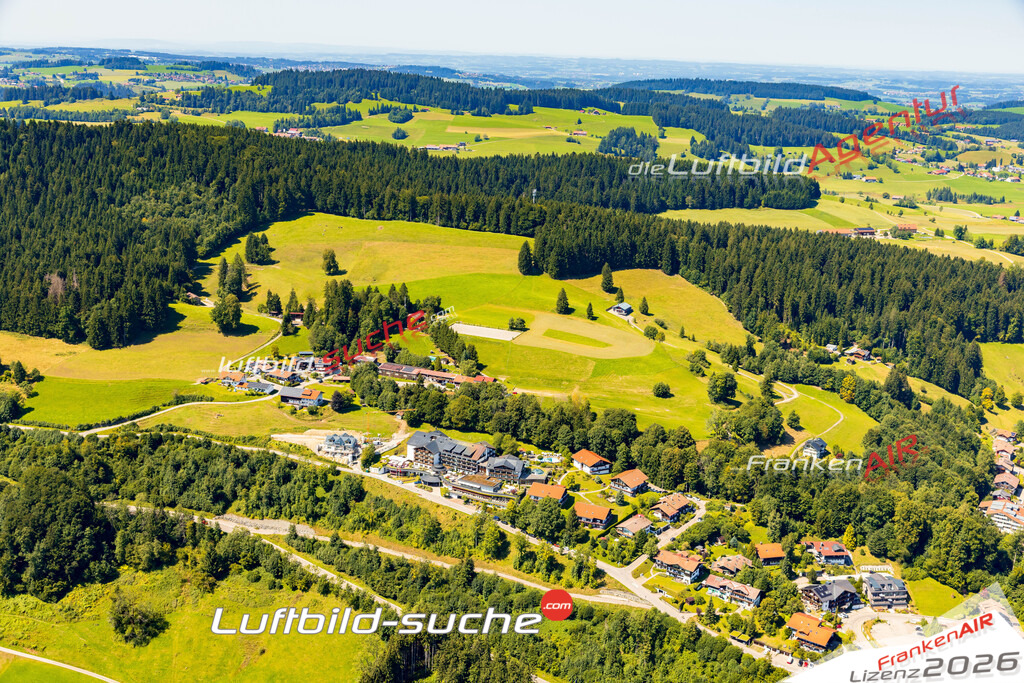 Schrägluftbild  Stiesberg  Oberstaufen - Das Luftbild wurde 2025 vom UL-Flugzeug heraus erstellt ( keine Drohne ) - Hochauflösende Luftaufnahme -Nicht vergleichbar mit Google Maps oder Satelittenbilder- Die Geschenkidee !Mit Lizenz und Bildrechte bestellbar
