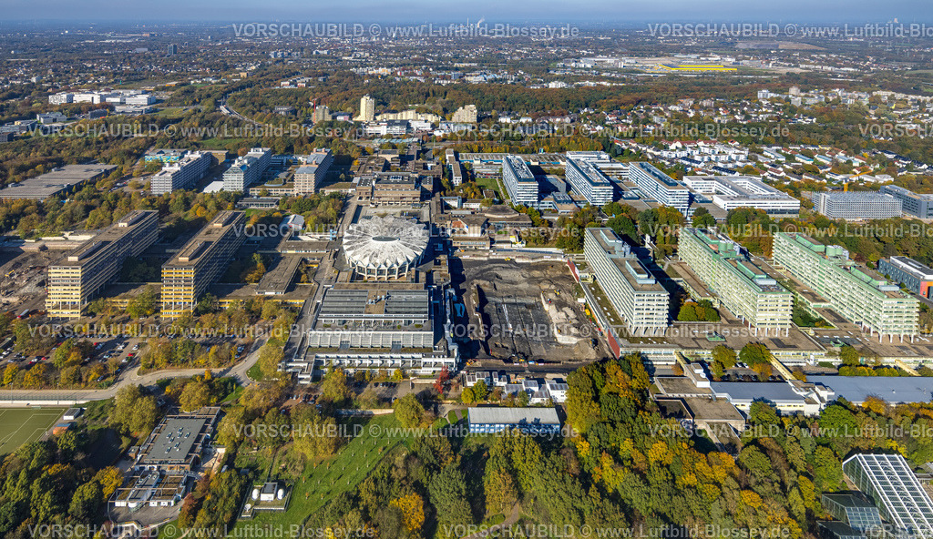 Bochum241016846 | Luftbild, Ruhr-Universität Bochum Gesamtansicht, Audimax (Auditorium Maximum Hörsaal) der Ruhr-Universität Bochum muschelförmiges Gebäude, Baustelle Ersatzneubau NA, hinten das Unicenter, Querenburg, Bochum, Ruhrgebiet, Nordrhein-Westfalen, Deutschland
