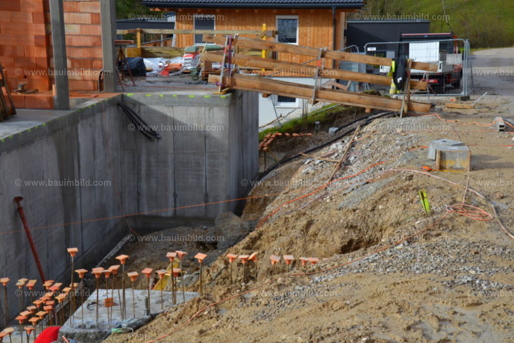 bib-lg04-sonstige-betonarbeiten-0694 | Nach LV-Leistungsgruppen sortierte Detailfotos über den Bau eines Hauses. Alle Hausbau-Bilder direkt vom Urheber und Autor der Website Haus-Selber-Bauen.com