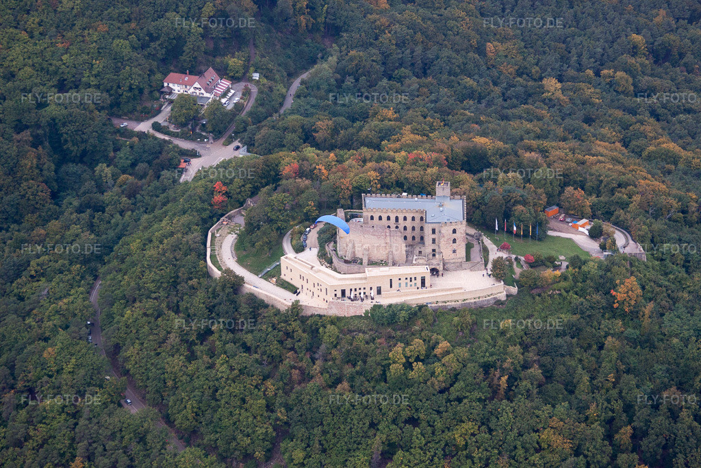 Luftbild: Hambacher Schloß im Ortsteil Diedesfeld in Neustadt im Bundesland Rheinland-Pfalz in Deutschland. Foto: IMG_60096.jpg vom 08.10.2013 durch Werner Riehm/FLY-FOTO.de