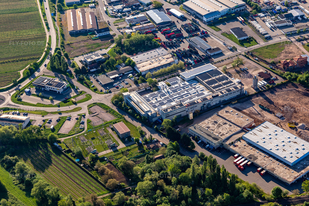 Luftbild: Biffar GmbH & Co. KG in Edenkoben im Bundesland Rheinland-Pfalz in Deutschland. Foto: IMG_131305.jpg vom 07.05.2022 durch Werner Riehm/FLY-FOTO.deBiffar® Haustüren, Fenster & Vordächer | Sicherheit trifft Design