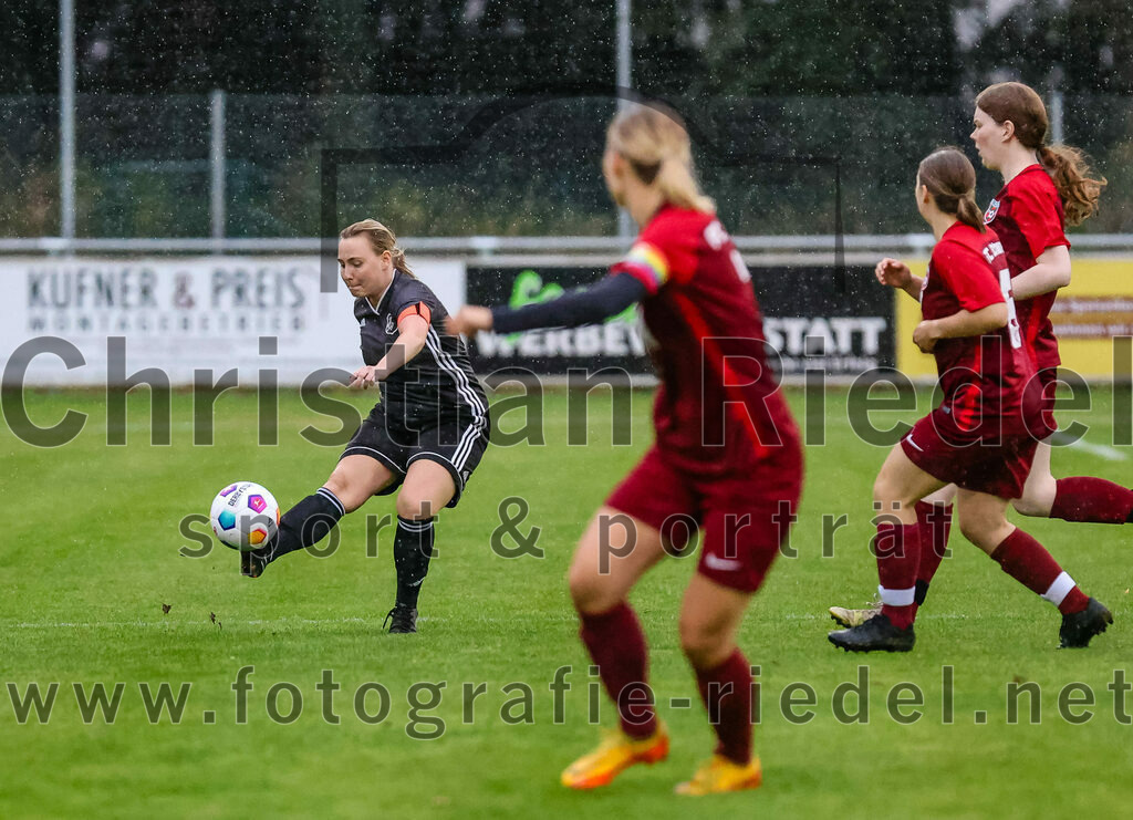 2023-10-14_016_FC_Schwaig_gegen_SV_Schechen | Oberding, Deutschland, 14.10.2023:
Fußball, Bezirksliga 2023 / 2024, 6. Spieltag, FC Schwaig gegen SV Schechen, Endergebnis: 4:3

Julia Marth (SV Schechen, #6)

Foto: Christian Riedel / fotografie-riedel.net
