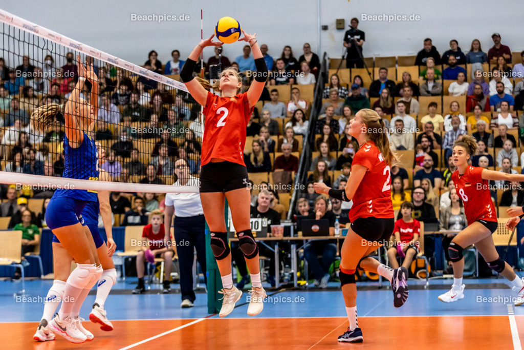 2022-00063271-Testspiel-Deutschland-Brasilien | Zuspiel pia KÄSTNER #2 (Zuspiel) GER,  17.09.2022; Berlin Foto: Gerold Rebsch - www.beachpics.de
