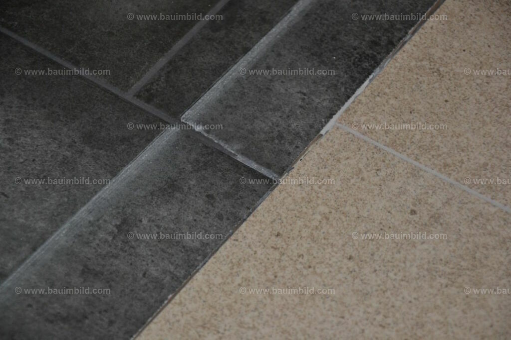 bib-lg21-fliesenlegerarbeiten-0094 | Nach LV-Leistungsgruppen sortierte Detailfotos über den Bau eines Hauses. Alle Hausbau-Bilder direkt vom Urheber und Autor der Website Haus-Selber-Bauen.com