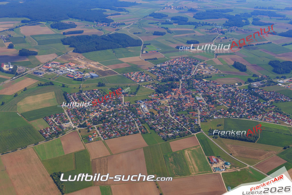 Luftbild von  Burgoberbach - Luftaufnahme wurde 2015 von https://frankenair.de mittels Flugzeug (keine Drohne) erstellt - die Geschenkidee