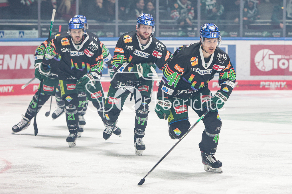 Augsburger Panther - Bietigheim Steelers | Jubel der Panther nach dem Tor zum 1-0 durch Sebastian WAENNSTROEM (AEV #40) / Sebastian WÄNNSTRÖM