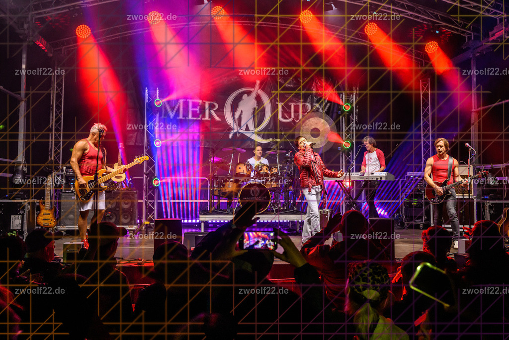 MerQury zum Stadtfest Wilsdruff, Wildruff am 22.08.2026 | Zum Stadtfest Wilsdruff 2026 gastierte die Dresdner Queen-Tribute-Band MerQury am Samstag Abend auf dem Markt in Wilsdruff. - Realisiert mit Pictrs.com
