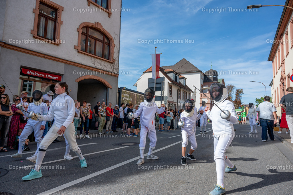 01_Winzerfestumzug-Bensheim | bbe, Bensheim, Winzerfestunmzug 2025, SSG bensheim Fechtabteilung, ,, Bild: Thomas Neu