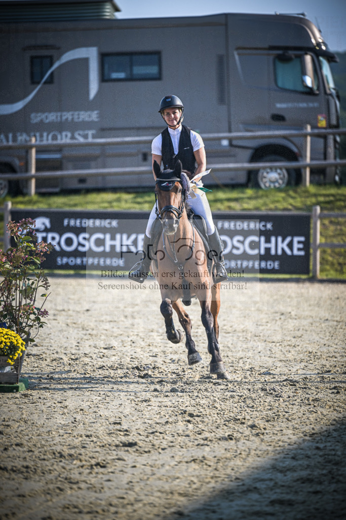 DOS_0084 | Entdecke hochwertige Reitturnierfotos von Foto Oger. Professionell, emotional und authentisch – jetzt Lieblingsmomente im Shop bestellen.Deutschlandweite Turnierfotografie. - Realisiert mit Pictrs.com