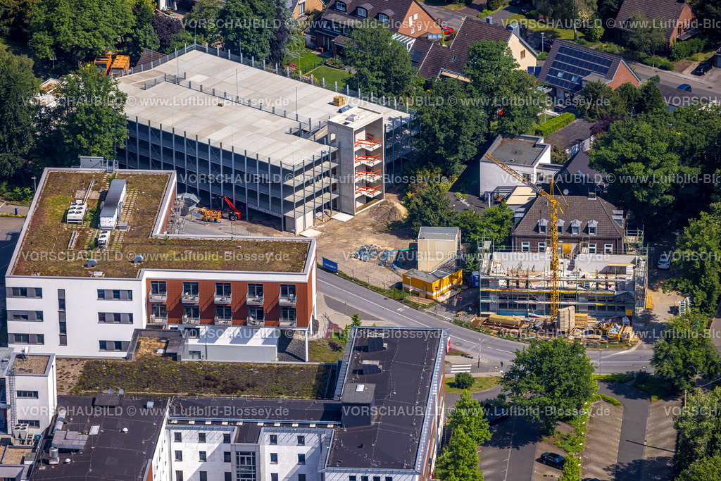 Bottrop220501856 | Luftbild, neues Parkhaus am Knappschaftskrankenhaus Bottrop, Süd-West, Bottrop, Ruhrgebiet, Nordrhein-Westfalen, Deutschland