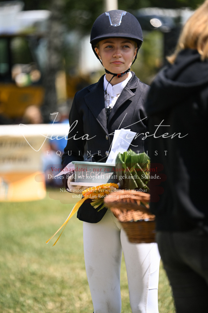 DSC_9395 | Pferde- und Turnierfotografie in Westsachsen. Pferdeportraits, Auftragszeichnungen und intuitive Kunst.