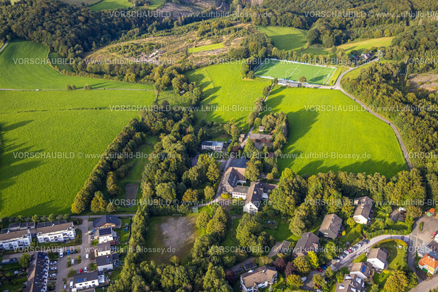Hagen230903994 | Luftbild, Ortsteil Zurstraße und Sportplatz Buddenkamp, Schulgebäude Pestalozziweg, Zurstraße, Breckerfeld, Ruhrgebiet, Nordrhein-Westfalen, Deutschland