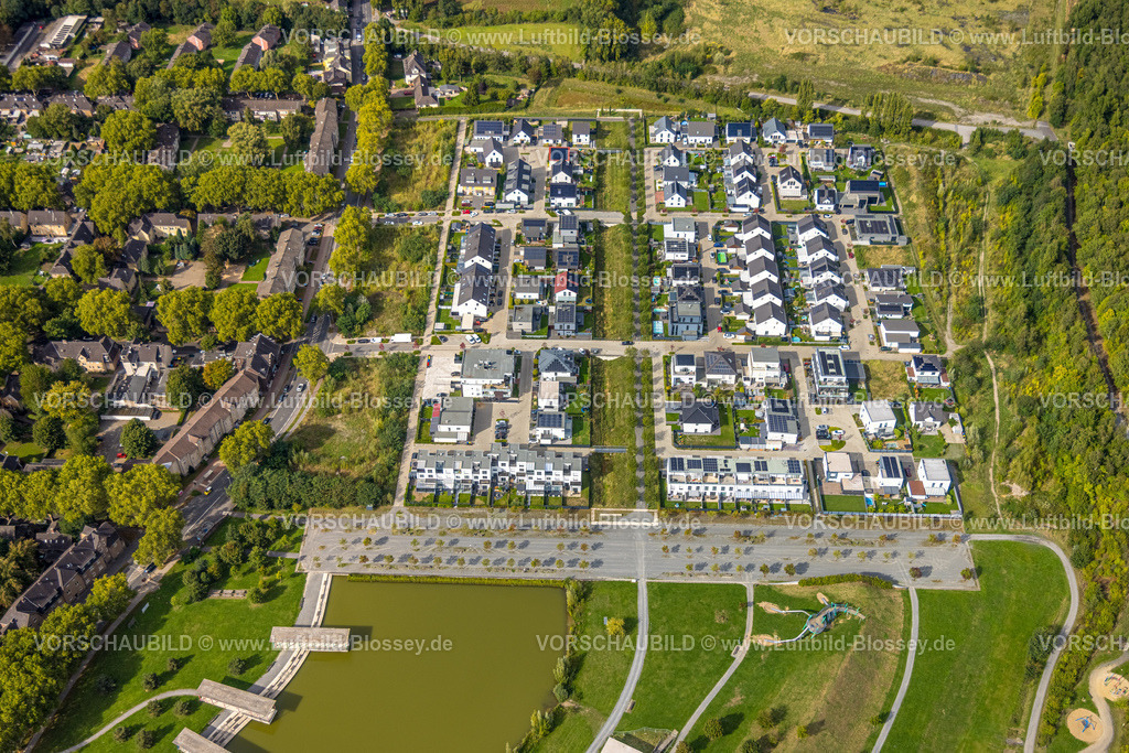 Dinslaken250904097 | Luftbild, Bergpark Lohberg Kreativquartier, ehemaliges Zechengelände und Landschaftsgestaltung, Wohnsiedlung, Oberlohberg, Dinslaken, Ruhrgebiet, Nordrhein-Westfalen, Deutschland