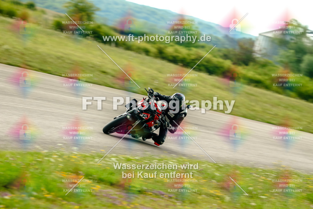 Chambley Juli-3356 | Hier findet Ihr Bilder von Touristenfahrten auf der Nürburgring Nordschleife oder von anderen Veranstaltungen die ich besucht habe. Viel Spass beim Durch Schauen 