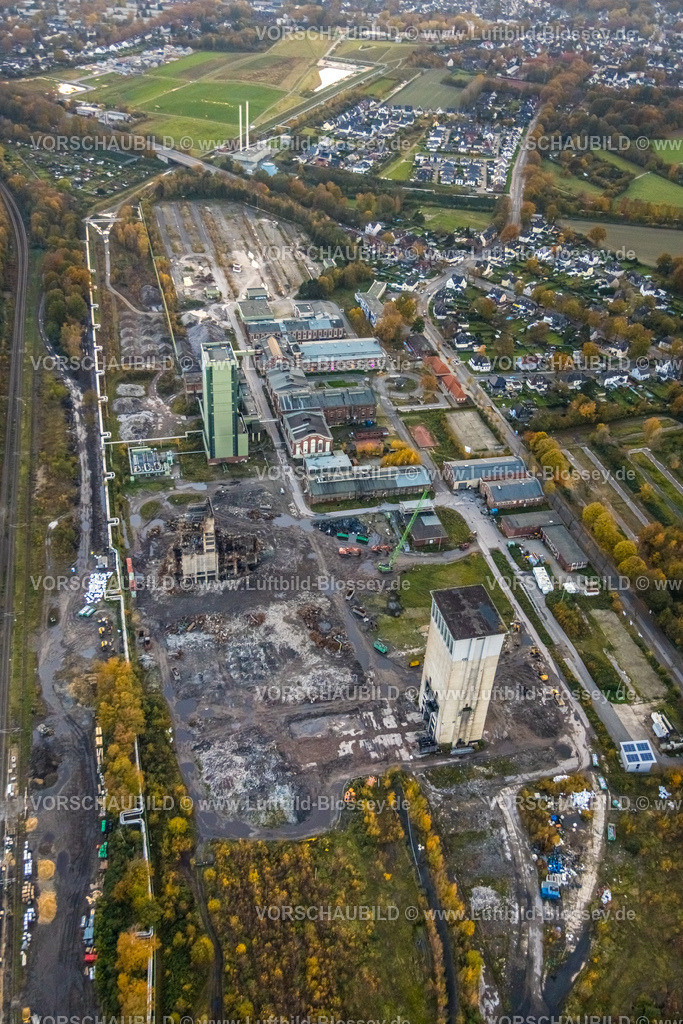 Gelsenkirchen231103360 | Luftbild, ehemaliges DSK Bergwerk Lippe  Westerholt, Abrissarbeiten, Egonstraße, an der Stadtgrenze zu Gelsenkirchen, umgeben von herbstlichen Laubbäumen, Hassel, Gelsenkirchen, Ruhrgebiet, Nordrhein-Westfalen, Deutschland