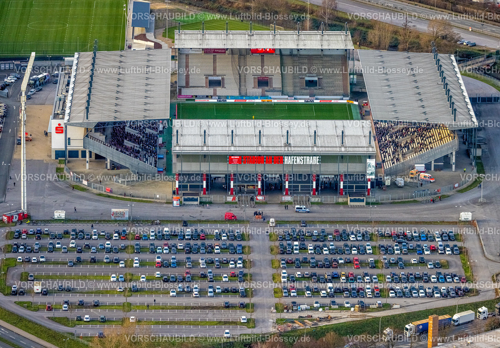 Essen230101506 | Luftbild, Stadion an der Hafenstraße, Fußballstadion Rot-Weiss Essen, Testspiel gegen Gornik Zabrze (1:3) Bergeborbeck, Essen, Ruhrgebiet, Nordrhein-Westfalen, Deutschland