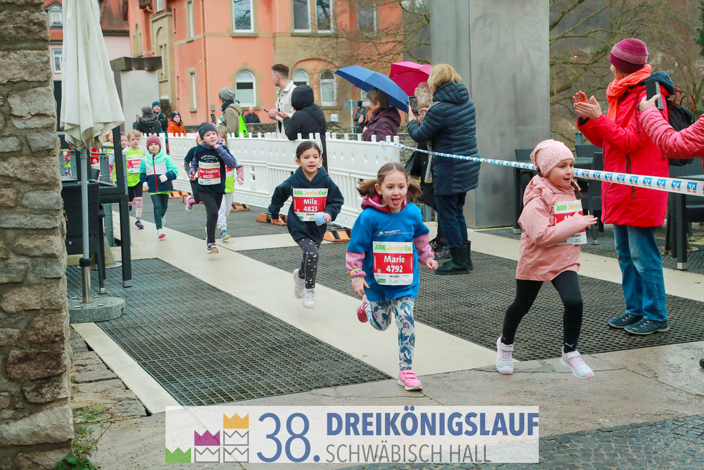 400m AOK Junior Cup | 3 Koenigslauf 2024 400m AOK Junior Cup - Realisiert mit Pictrs.com