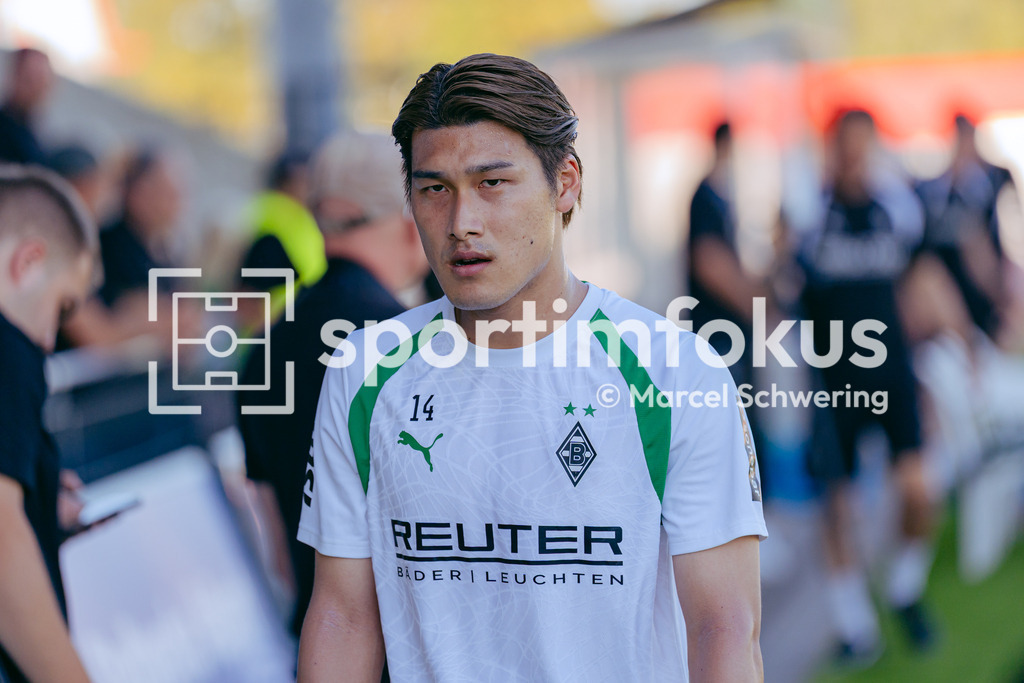 SSVg Velbert 02 – Borussia Mönchengladbach | Daiki Hashioka (Borussia Mönchengladbach) beim Aufwärmen. Testspiel zwischen der SSVg Velbert 02 und Borussia Mönchengladbach in Velbert, 12.08.2026. Endstand: 0:8. sportimfokus / Marcel Schwering - Realisiert mit Pictrs.com