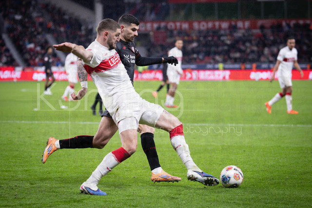 German Bundesliga, Bayer 04 Leverkusen vs. VfB Stuttgart, 10.01.2026 | LEVERKUSEN, GERMANY - JANUARY 10:  Jeff Chabot (VfB Stuttgart, 24) tackles Martin Terrier (Bayer 04 Leverkusen, 11)  during the German Bundesliga match on gameday 16 between Bayer 04 Leverkusen vs. VfB Stuttgart at BayArena on January 10, 2026 in Leverkusen, Germany. DFL REGULATIONS PROHIBIT ANY USE OF PHOTOGRAPHS AS IMAGE SEQUENCES AND/OR QUASI-VIDEO.