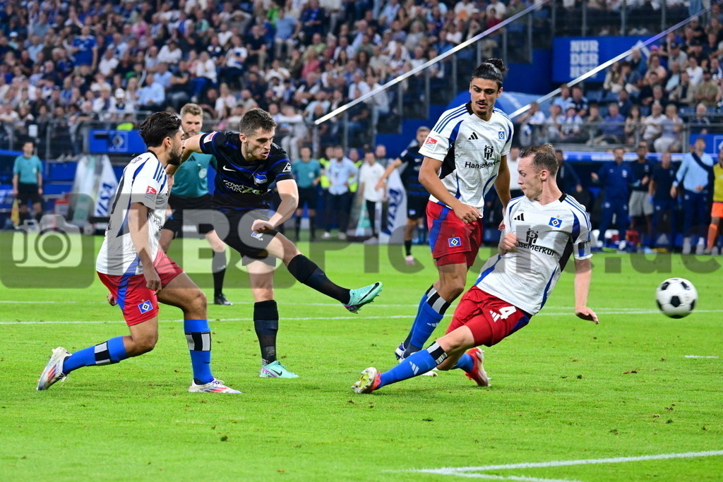 KBS Picture_HSV-HerthaBSC_012 | v.l. Kenny Jonjoe (Hertha BSC) macht das 1:1 gegen Schonlau Sebastian (HSV) ,Sportplatz :  Volksparkstadion, - Realisiert mit Pictrs.com