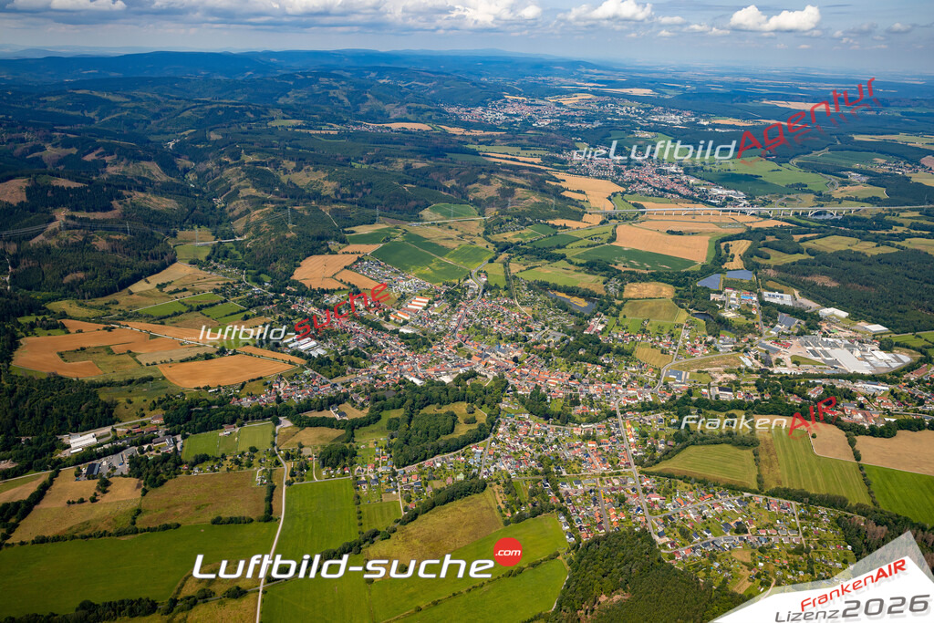Das Luftbild zeigt : Gehren Ilmenau - Die Luftaufnahme wurde 2024 vom UL-Flugzeug aus erstellt ( keine Drohne ) - Hochauflösende Luftaufnahme - Für grossformatige Ausdrucke geeignet. Die Geschenkidee !Mit Lizenz und Bildrechte bestellbar
