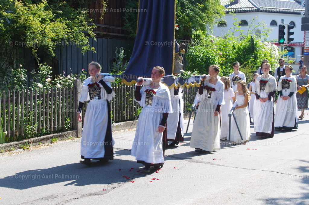 IMGP4205 | fotografiert von Axel PollmannLeonhardi Wallfahrt Benediktbeuern und Murnau, Fronleichnam, Fasching, Landschaft im Loisachtal und Benediktbeuern  - Realisiert mit Pictrs.com