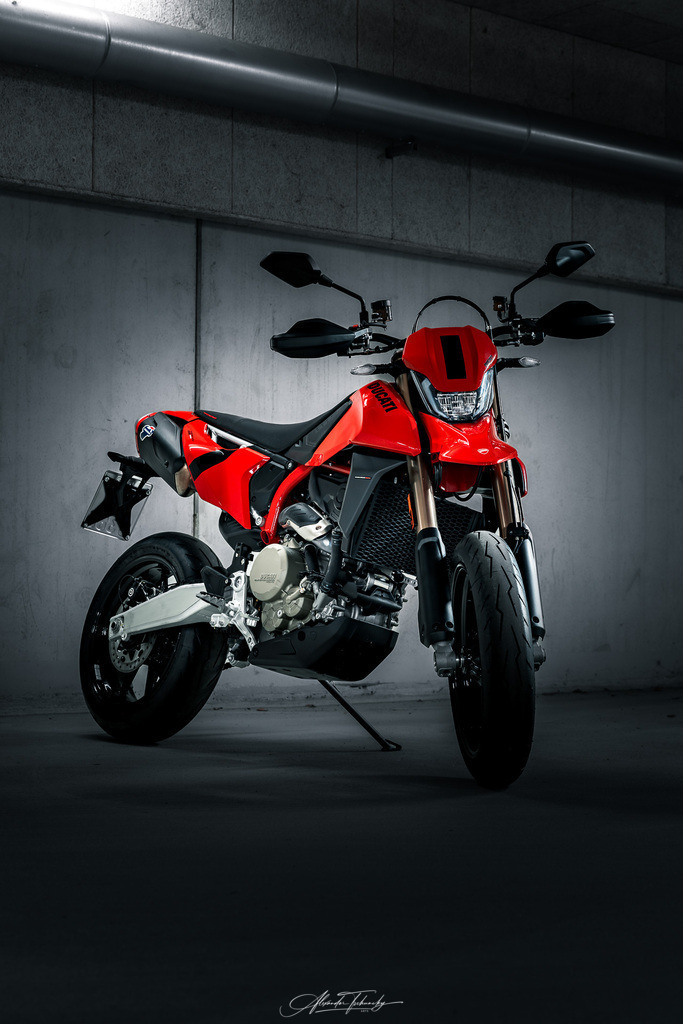 Hypermotard 698 Mono | Entdecken Sie die faszinierende Welt von Alexander Tschuncky Arts: Kreative Fotografie, atemberaubende Automobilkunst und hochwertiger Bilderdruck. Lassen Sie sich inspirieren! - Realisiert mit Pictrs.com