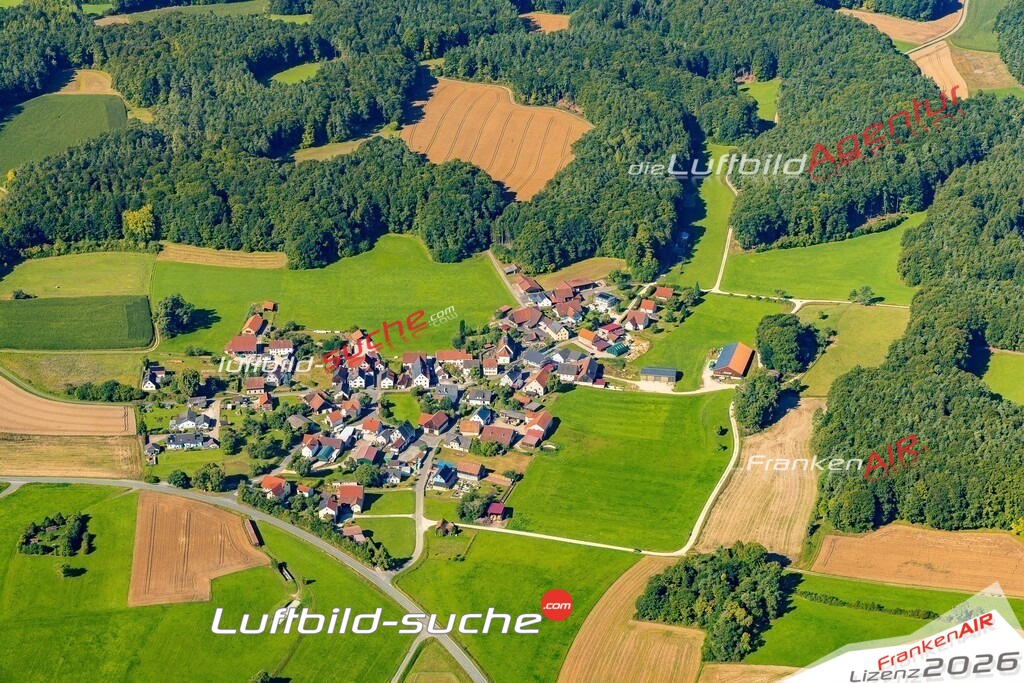 Schöne Luftaufnahme Hüll Betzenstein - Die Luftaufnahme wurde 2025 vom Flugzeug heraus erstellt ( keine Drohne ) - Hochauflösende Luftaufnahme - für professionelle Ausdrucke geeignet. Die Geschenkidee !Mit Lizenz und Bildrechte bestellbar
