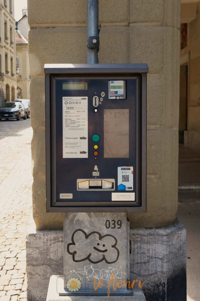 "Bim ne Parkingmeter ha..." | Dies ist der Shop von Florian Blum - le fleuri. Langenthal, Bern, Schweiz. Sie können hier meine oder ihre eigenen Fotos als Fotoprodukte kaufen. Tassen, Schlüsselanhänger, Taschen etc. können Sie hier gestalten.  - Realisiert mit Pictrs.com