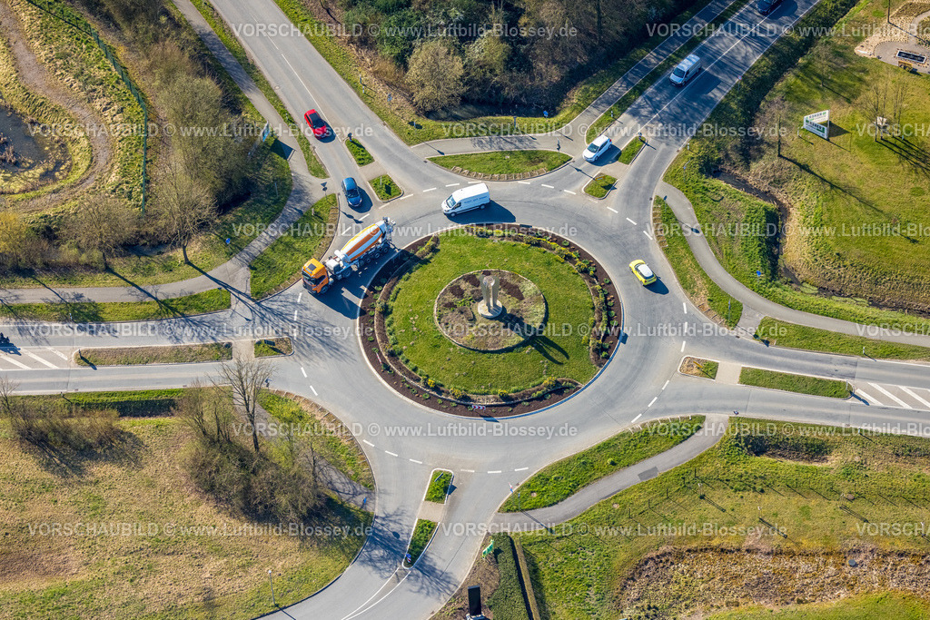 Nordkirchen250401162 | Luftbild, Kreisverkehr Ermen mit 3-Stelen-Skulptur, Landesstraße L810, Nordkirchen, Münsterland, Nordrhein-Westfalen, Deutschland