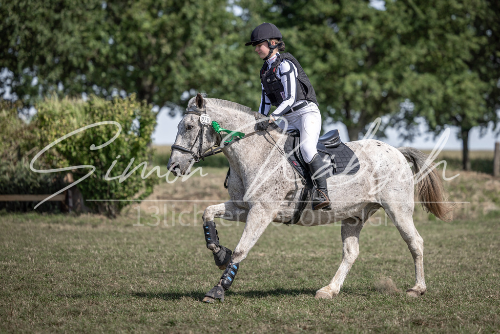 20250907-_3LI0648 | Tierfotografie Pferde, Hunde, Katzen, Haustiere.
Turnierfotografie Reitturniere, Reiten, Springreiten, Dressur in Hanau, dem Main-Kinzig-Kreis und dem Rhein-Main- Gebiet um Frankfurt