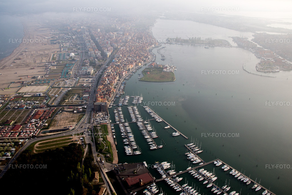 Aerial view: Sottomarina in Faro in the state Veneto, Italy.Photo: IMG_087568.jpg taken on 04/06/2016 by Werner Riehm/FLY-FOTO.comResolution of the original: 5472 x 3648 px