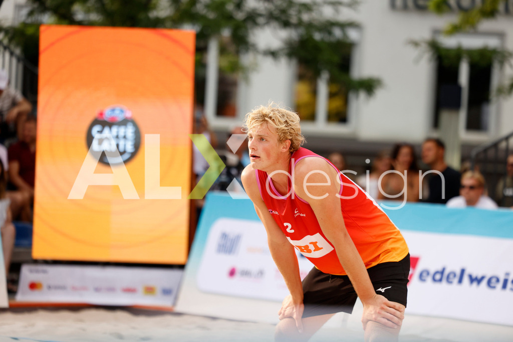 Obi BeachTour 2026 - Basel | BASEL, SWITZERLAND - JULY 18: JACOB HEJLSVIG PETERSEN (DEN) during the Obi BeachTour 2026 match between NAPIER / PETERSEN (DEN) and HAGENBUCH / HAUSSENER (SUI) at Barfüsserplatz on July 18, 2026 in Basel, Switzerland. - Realisiert mit Pictrs.com