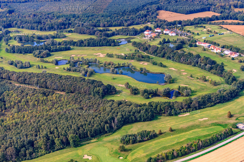 Aerial view: Greens and ponds at the Baden-Baden Golf Club Soufflenheim in Soufflenheim in the state Bas-Rhin, France. – Photo: IMG_53488.jpg taken on 09/30/2012 by Werner Riehm/FLY-FOTO.com – Resolution of the original: 4752 x 3168 px