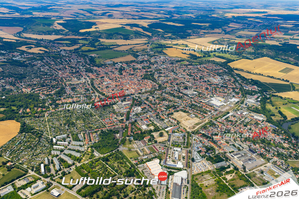 Das Luftbild der Stadt Naumburg wurde 2022 vom Flugzeug heraus erstellt (keine Drohnen-Aufnahmen) Aufnahmehöhe ca.450 Meter- hohe Bildauflösung und Druck-Qualität. Garantiert!
