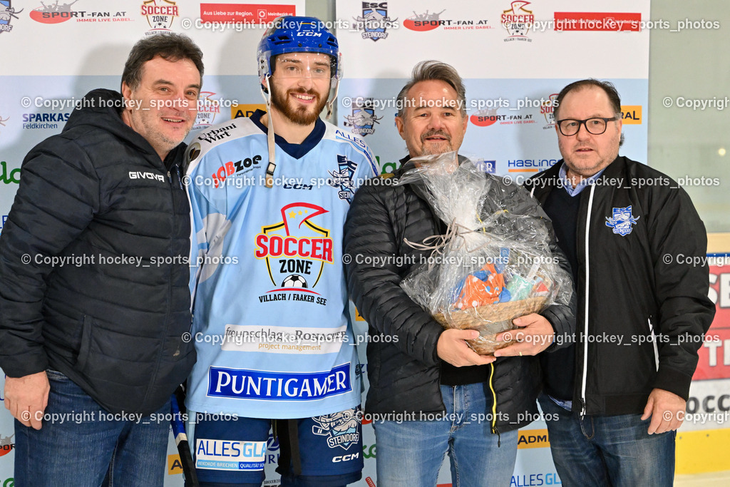 ESC Steindorf vs. SC Hohenems 11.3.2023 | Obmann ESC Steindorf Hans Tschernutter, #19 Friedrich Lukas, Martin Essmann, Sportlicher Leiter ESC Steindorf Armin Rac, Spieler des Abends