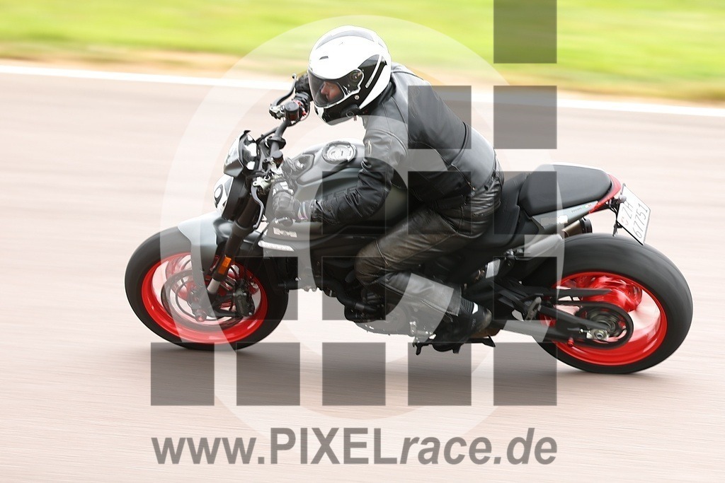 0049-20260504_01379 | Schöne Erinnerungen an spannende Momente - das festzuhalten ist unser Job. PIXELrace.de ist seit 2003 auf den Rennstrecken Europas unterwegs um die Action draußen beim Fahren und die wunderbare Stimmung imm Fahrerlager für euch einzufangen.